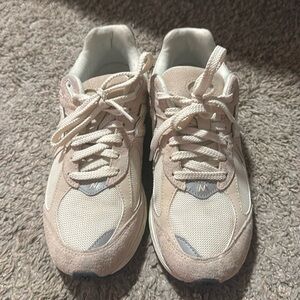 Excellent, new balance women’s sneaker. Size 8.5